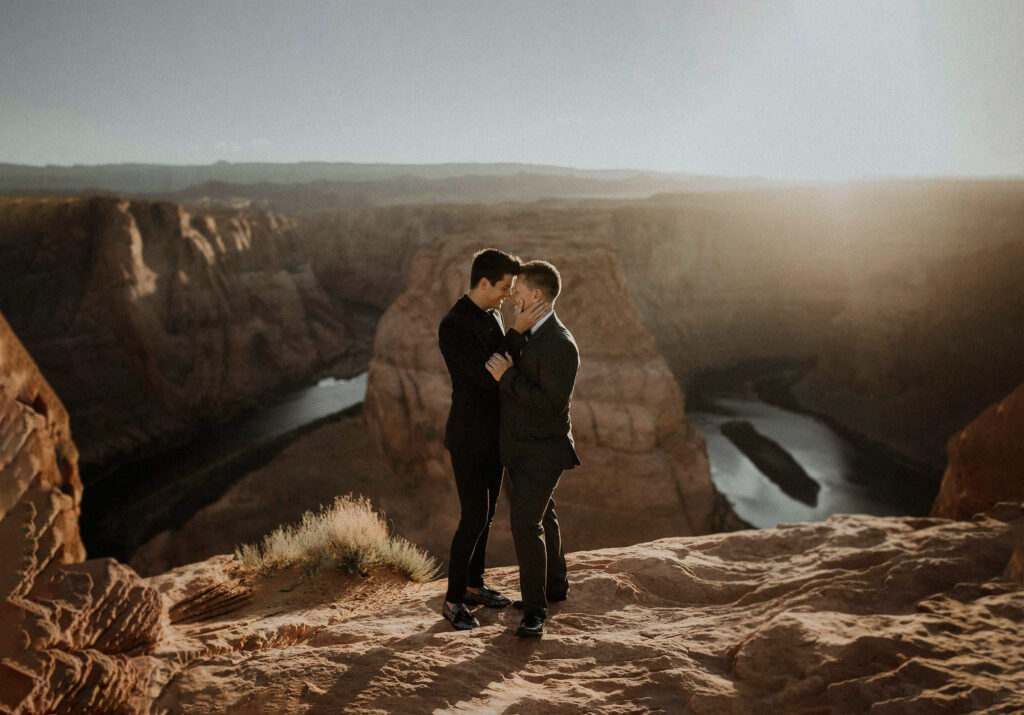 This couples elopement timeline allowed them to have a sunset ceremony at Horshoe Bend in Arizona.